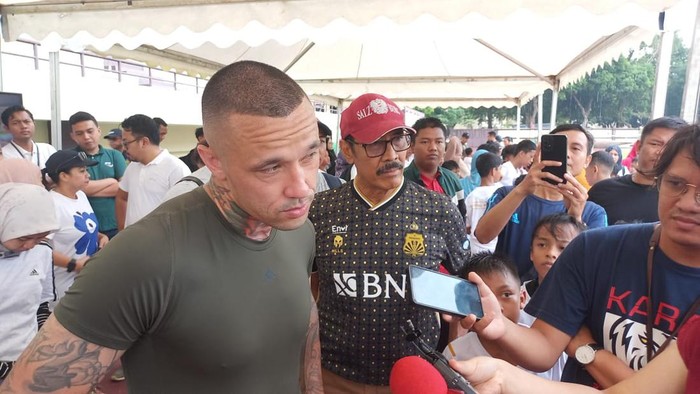 Bhayangkara Presisi Indonesia FC menggelar coaching clinic yang diikuti oleh ratusan anak-anak Sekolah Dasar (SD). Acara tersebut berlangsung di Stadion PTIK, Jakarta Selatan, Minggu (28/1/2024).