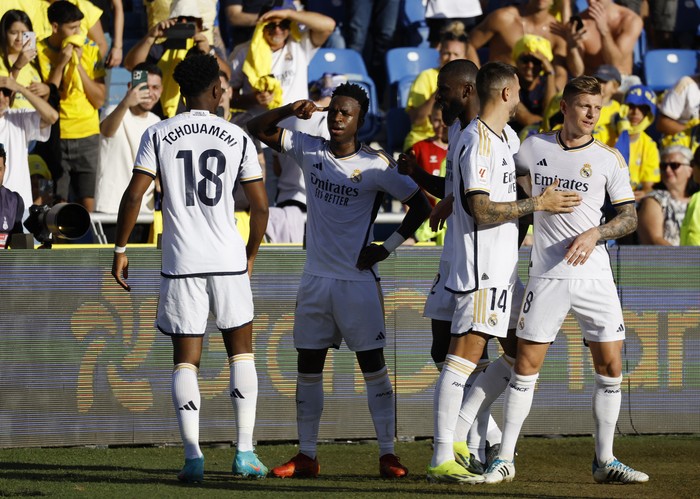 Soccer Football - LaLiga - Las Palmas v Real Madrid - Estadio Gran Canaria, Las Palmas, Spain - January 27, 2024 Real Madrids Aurelien Tchouameni celebrates scoring their second goal with Vinicius Junior REUTERS/Borja Suarez