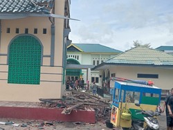 Tragis 5 Warga Tertimpa Atap Menara Masjid Agung Takalar Saat Makan Bakso