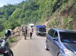 Jalur Tompo Ladang Maros Masih Rawan Longsor, Pengendara Diminta Waspada