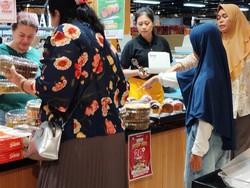 Pelanggan Serbu Area Roti dan Danish di Transmart Full Day Sale!