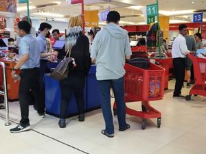 Sore-sore, Transmart Full Day Sale Gerai Cempaka Putih Diserbu Pengunjung!