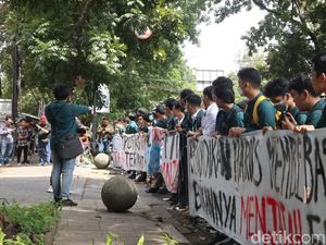 Reaksi ITB Saat Mahasiswa Demo Protes Opsi Bayar UKT Via Pinjol
