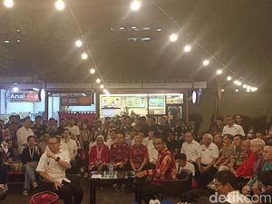 Ditemani Tom Lembong, Anies Hadiri Perayaan Imlek di Glodok Chinatown