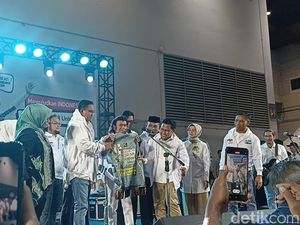 Anies: Kalau di Sana Punya Bansos, Kita Punya Rhoma Irama Anies: Kalau di Sana Punya Bansos, Kita Punya Rhoma Irama