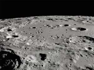 Bulan Menyusut, Kutub Selatannya Bisa Longsor!