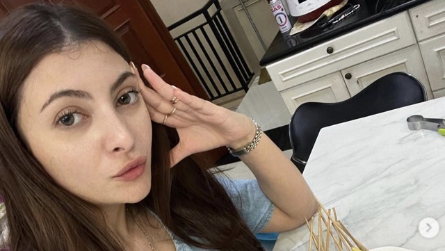 Kabar Terkini Artis dari InsertLive : Sarah Keihl Cerita Momen Mendebarkan Jadi Ibu Menyusui