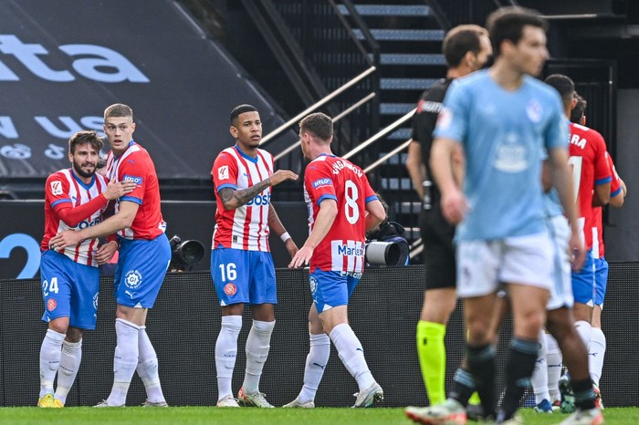 VIGO, SPAIN - JANUARY 28: Cristián Portu of Girona FC celebrates with teammates after scores their team first goal during the LaLiga EA Sports match between Celta Vigo and Girona FC at Estadio Balaidos on January 28, 2024 in Vigo, Spain. (Photo by Octavio Passos/Getty Images)