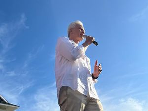 Prabowo-Gibran Kampanye di Jateng, Ganjar Kerahkan Kekuatan: Jaga Rumah Kita!