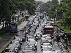 Macet Bikin Rugi Rp 100 Triliun, Jokowi Harap Masyarakat Pakai Angkutan Umum