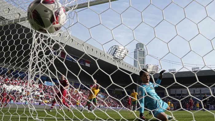 Indonesias goalkeeper Ernando Ari Sutaryadi reacts after Australias Martin Boyle scored his sides second goal during the Asian Cup round of 16 soccer match between Australia and Indonesia at Jassim Bin Hamad Stadium in Doha, Qatar, Sunday, Jan. 28, 2024. (AP Photo/Aijaz Rahi)