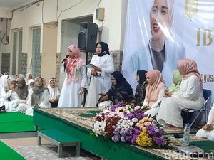 Antusiasme Santri di Jombang Tanyakan Alam Ganjar ke Atikoh Antusiasme Santri di Jombang Tanyakan Alam Ganjar ke Atikoh