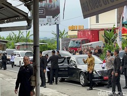 Jokowi dan Prabowo Semobil Saat Menuju Warung Bakso di Magelang