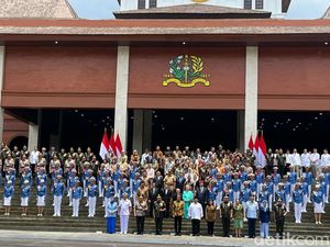 Jokowi Resmikan Graha Akademi Militer di Magelang Jateng Jokowi Resmikan Graha Akademi Militer di Magelang Jateng