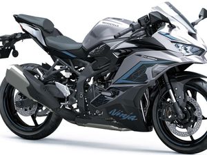 Kawasaki Ninja ZX-25R 2024 Meluncur di Malaysia, Ini Pilihan Warna Barunya Kawasaki Ninja ZX-25R 2024 Meluncur di Malaysia, Ini Pilihan Warna Barunya
