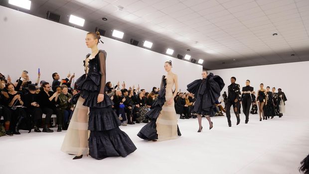 Koleksi Viktor&Rolf Haute Couture Spring/Summer 2024, bertajuk 