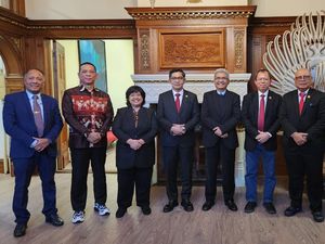 Kunjungi Den Haag, Kompolnas Pastikan Pemilu Berjalan Kondusif Kunjungi Den Haag, Kompolnas Pastikan Pemilu Berjalan Kondusif