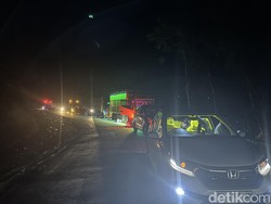 Jalur Poros Maros-Bone di Camba Macet 1 Km Malam Ini, Warga Atur Lalin