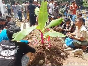 Sosok Korban Tewas Laka Bus Rombongan Ziarah Wali di Mata Warga dan Teman Sosok Korban Tewas Laka Bus Rombongan Ziarah Wali di Mata Warga dan Teman