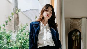 7 Gaya Formal a la Laura Basuki, Stylish dengan Blazer dan Jas