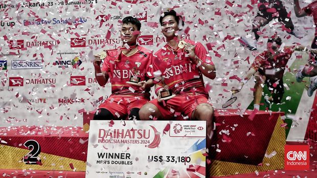 Leo Rolly Carnando/Daniel Marthin meraih gelar juara Indonesia Masters 2024 di Istora GBK, Minggu (28/1) malam.