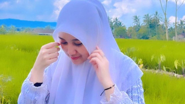 Kabar Terkini Artis dari InsertLive : Dinikahi saat Usia 12 Tahun, Kabar Terbaru Lutfiana Ulfa Kini Sudah Punya Cucu