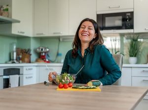 Catat! 5 Makanan Ini Perlu Dikonsumsi Wanita 40 Tahun ke Atas