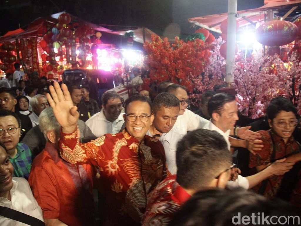Massa Simpatisan Kerubuti Anies Baswedan di Glodok Pancoran Massa Simpatisan Kerubuti Anies Baswedan di Glodok Pancoran