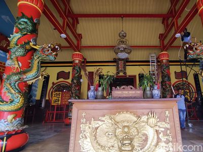 Persiapan Klenteng Eng  An Kiong Kota Malang Sambut Imlek