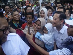 Momen Tom Lembong Diserbu Emak-emak