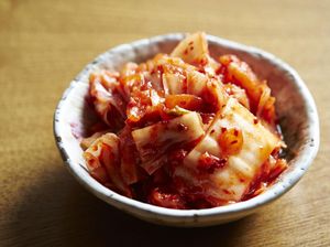 Viral Rajin Makan Kimchi Bikin Kulit Glowing-Bebas Jerawat, Dermatolog Bilang Gini Viral Rajin Makan Kimchi Bikin Kulit Glowing-Bebas Jerawat, Dermatolog Bilang Gini