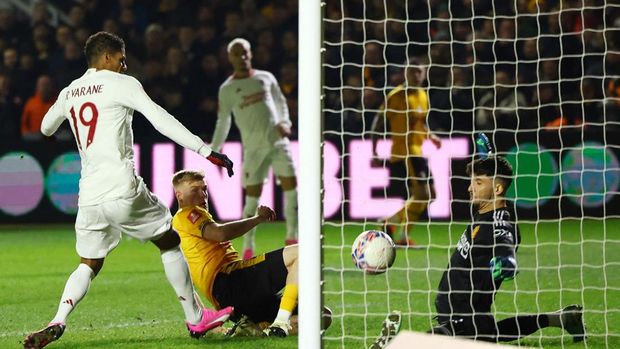 Soccer Football -  FA Cup - Fourth Round - Newport County AFC v Manchester United - Rodney Parade, Newport, Wales, Britain - January 28, 2024 Newport County AFC's Will Evans scores their second goal past Manchester United's Altay Bayindir Action Images via Reuters/Paul Childs