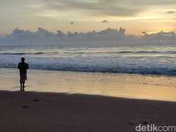 Ini Pantai Nyanyi, Tempat Indah tapi Kamu Dilarang Berenang