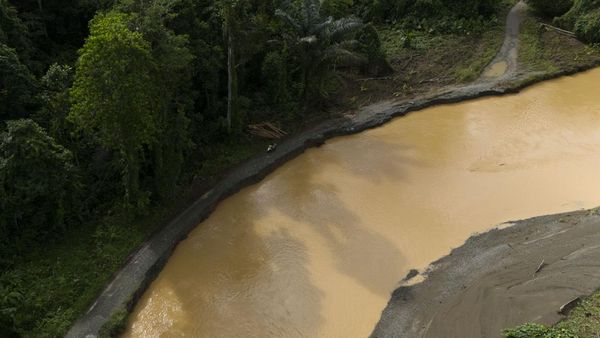 Penampakan Jalan Penghubung 3 Desa di Pulau Bacan Amblas