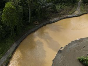 Penampakan Jalan Penghubung 3 Desa di Pulau Bacan Amblas