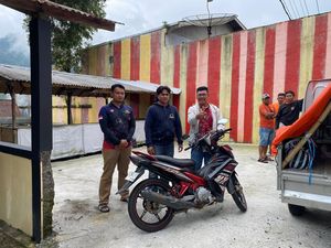 Viral Motor Misterius Diparkir di Halaman Masjid Dieng Berhari-hari