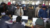 Potret Ribuan Warga India Rela Antre Panjang Demi Kerja di Israel