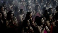 Wanita-wanita di Nepal Mandi Sungai saat Festival, Begini Penampakannya