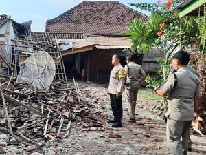 Rumah Warga di Buleleng Ambruk Setelah Diguyur Hujan Deras