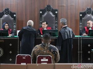 Kampanyekan Istri yang Nyaleg DPRD Kabupaten, Kades di NTB Diadili Kampanyekan Istri yang Nyaleg DPRD Kabupaten, Kades di NTB Diadili