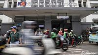 Semrawutnya Stasiun Jakarta Kota Dibajak Ojol, Gak Bahaya Tah?