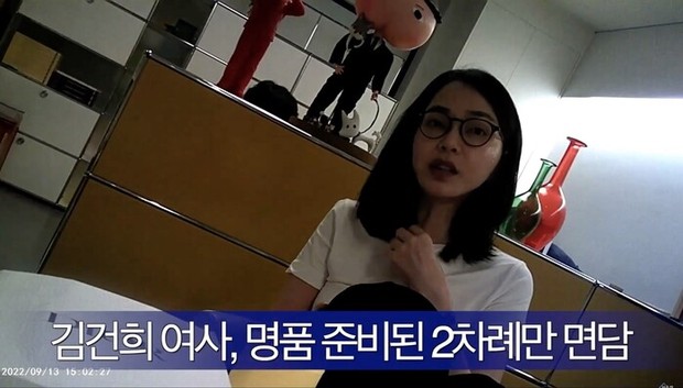 Tangkapan layar dari 'Laporan Kamera Tersembunyi Eksklusif Ibu Negara Kim Kyon-hee' Korea Selatan