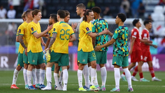 Soccer Football - AFC Asian Cup - Round of 16 - Australia v Indonesia - Jassim bin Hamad Stadium, Al Rayyan, Qatar - January 28, 2024 Australias Jackson Irvine and teammates celebrate after the match REUTERS/Molly Darlington