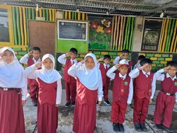 Bripka Syamsuddin Potong Gaji-Gadai Rumah demi Bangun TK-SD Gratis di Ruteng