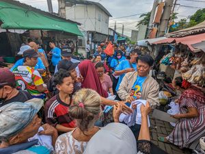 TKD Jatim Gerebeg Pasar Pogot Surabaya, Bagikan Makan Siang Hingga Tes Darah