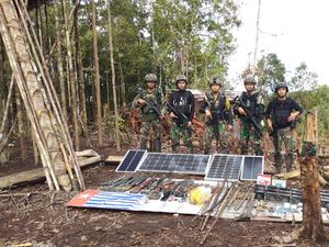 TNI Temukan Peluru hingga Kartu Indonesia Sehat di Markas KKB Maybrat