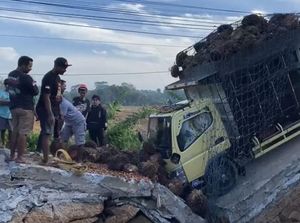 Akses Jalan ke IKN Amblas hingga Truk Terperosok, Buka-Tutup Jalur Diterapkan Akses Jalan ke IKN Amblas hingga Truk Terperosok, Buka-Tutup Jalur Diterapkan