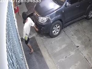 Aksi Pria di Medan Tendang Tempat Sembahyang Warga Tionghoa Kini Diburu Polisi Aksi Pria di Medan Tendang Tempat Sembahyang Warga Tionghoa Kini Diburu Polisi