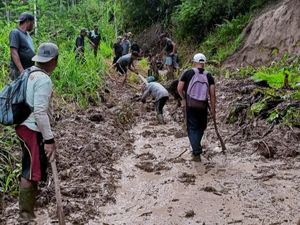 Tanah Longsor Bikin 3 Desa di Jangkat Merangin Jambi Terisolir
