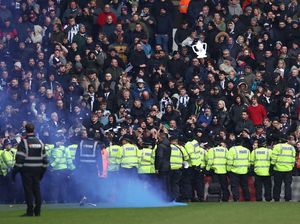 Laga West Brom Vs Wolves Sempat Disetop gegara Suporter Rusuh